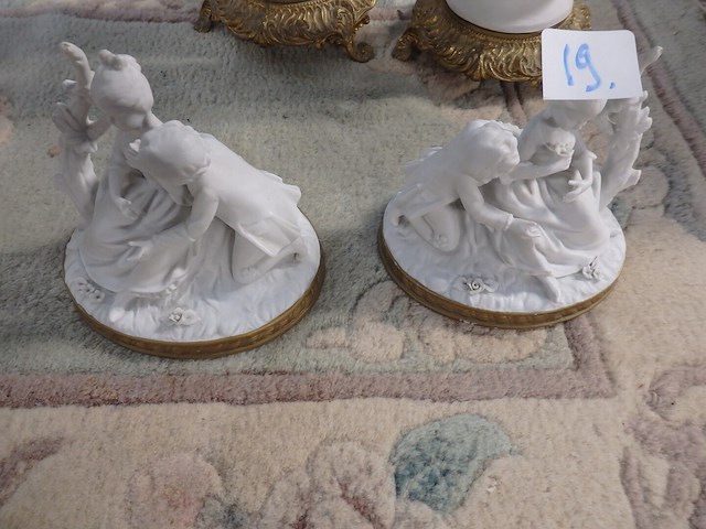 Koppel witte biscuit gemerkt - afbeelding 1 van  3