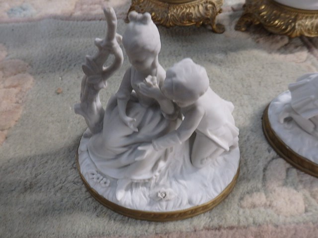 Koppel witte biscuit gemerkt - afbeelding 2 van  3