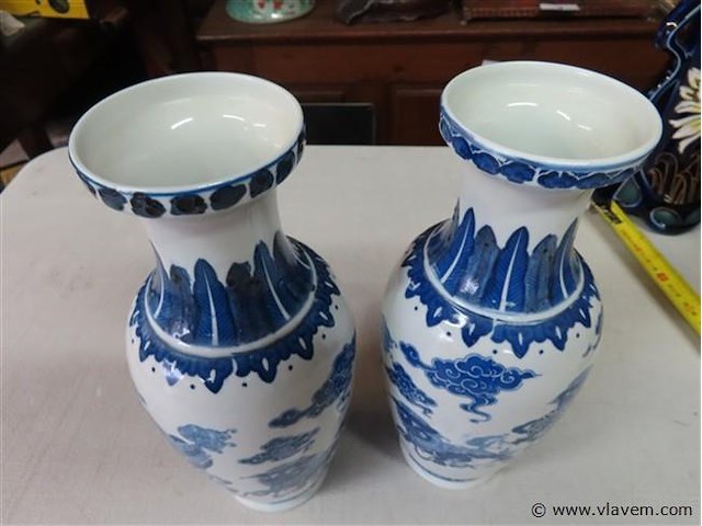 Koppelblauw/wit vazen met draken - afbeelding 4 van  5