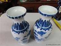 Koppelblauw/wit vazen met draken - afbeelding 4 van  5
