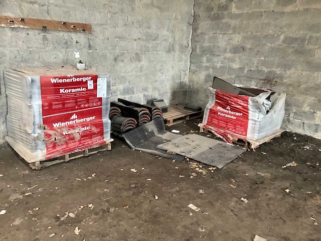 Koramic storm pan vario 18 mat zwart partij dakpannen - afbeelding 1 van  5