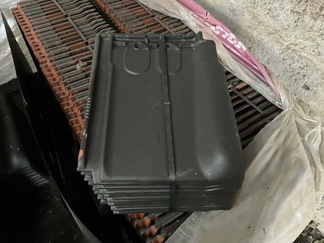 Koramic storm pan vario 18 mat zwart partij dakpannen - afbeelding 5 van  5