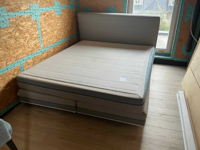 Korim boxspring - afbeelding 1 van  4