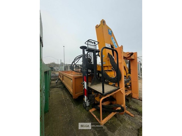 Kraan met container - afbeelding 2 van  16