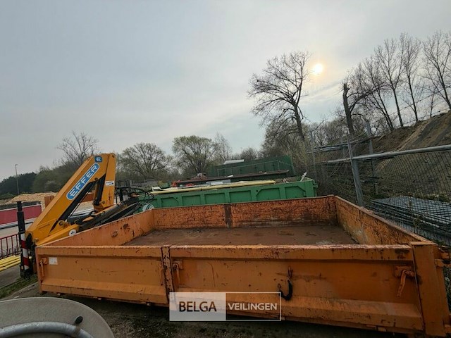 Kraan met container - afbeelding 1 van  16