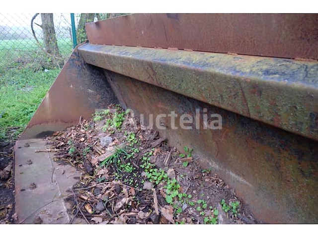 Kraantank merk en model onleesbaar - afbeelding 5 van  6