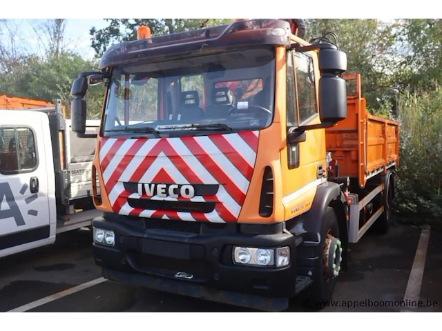 Kraanwagen iveco 190el, datum 1ste inschr 17/8/2011, chassis nr zcfa1vj0402581184, diesel, euro 5, ttm 19000kg, vv kraan hmf rcl 5300 (defect), km-stand laatste keuring 87856, schade rondom - afbeelding 1 van  17