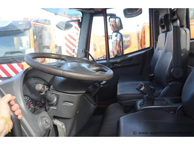 Kraanwagen iveco 190el, datum 1ste inschr 4/12/2014, chassis nr zcfa61vj202629525, diesel, euro vi, ttm 19000kg, vv kraan hmf rcl 5300 en graafbak, km-stand laatste keuring 95562, schade rondom - afbeelding 9 van  25
