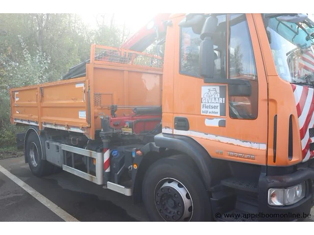 Kraanwagen iveco 190el, datum 1ste inschr 4/12/2014, chassis nr zcfa61vj202629525, diesel, euro vi, ttm 19000kg, vv kraan hmf rcl 5300 en graafbak, km-stand laatste keuring 95562, schade rondom - afbeelding 12 van  25