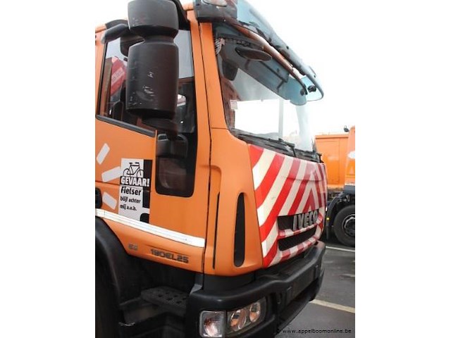 Kraanwagen iveco eurocargo ml130el25, datum 1ste inschrijving 6/2/2012, chassisnummer cfa1vj0402588177, km-stand laatste keuring 175.739, euro 5, vv kraan hmf 1035-k2 - afbeelding 2 van  9