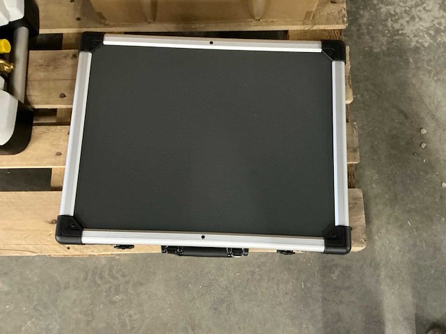 Kraftwerk gereedschapskoffer met inhoud - afbeelding 2 van  6