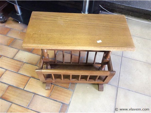 Krantenbakje - afbeelding 1 van  2