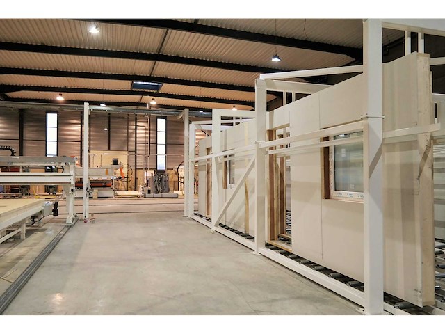 Kraussmaffei pu-injectiepersen 12,5 × 3,3 m – 260 ton voor complete sandwich- en hsb wandpanelen - afbeelding 5 van  7