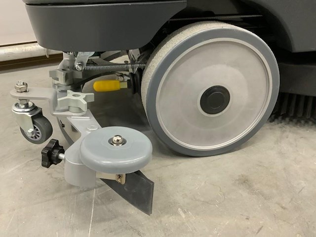 Kremer - 2025 - kr-fl70 - zitschrobmachine - afbeelding 5 van  16