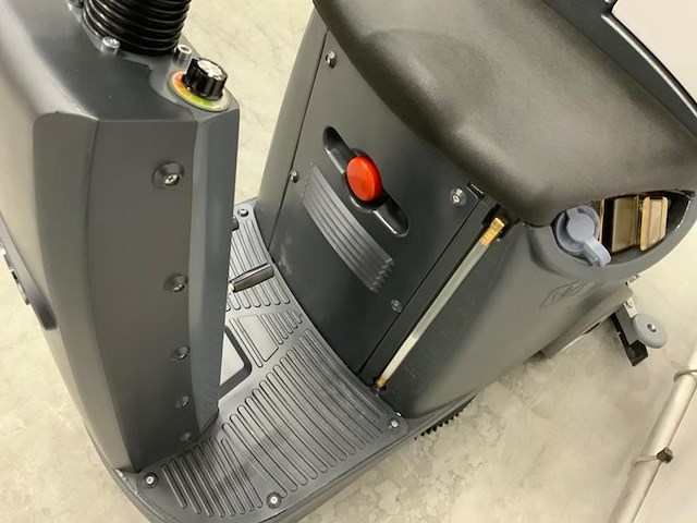 Kremer - 2025 - kr-fl70 - zitschrobmachine - afbeelding 3 van  16
