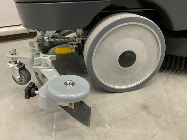 Kremer - 2025 - kr-fl70 - zitschrobmachine - afbeelding 5 van  16