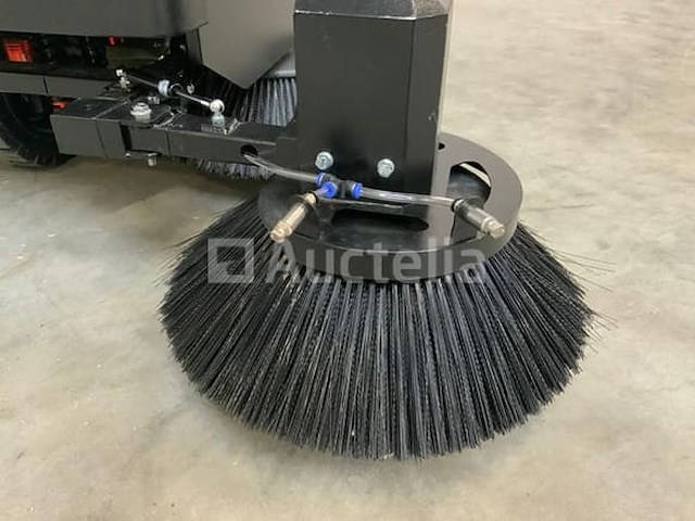 Kremer - 2025 - krs100 - straatveegmachine - afbeelding 12 van  24