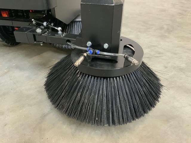 Kremer - 2025 - krs100 - straatveegmachine - afbeelding 9 van  24