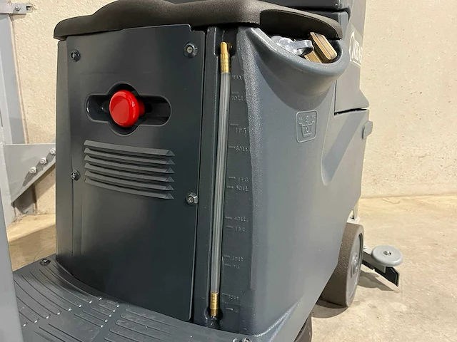 Kremer kr-fr70 zelfrijdende vloerschrobmachine - afbeelding 14 van  33