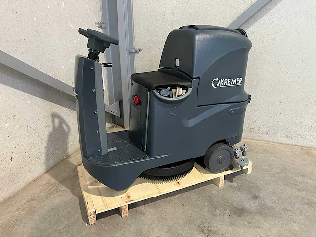 Kremer kr-fr70 zelfrijdende vloerschrobmachine - afbeelding 25 van  33