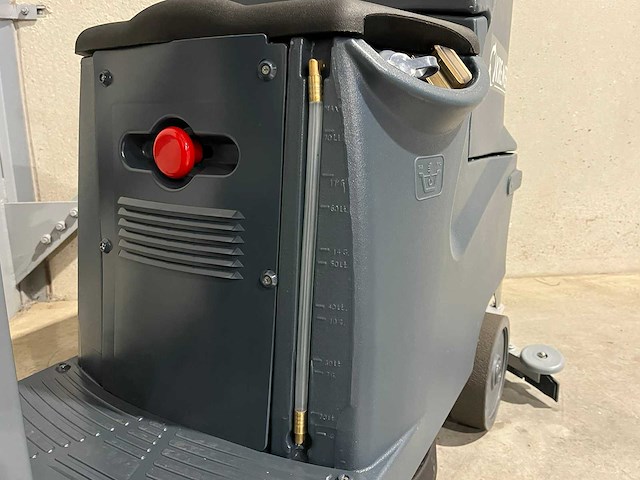 Kremer kr-fr70 zelfrijdende vloerschrobmachine - afbeelding 7 van  18