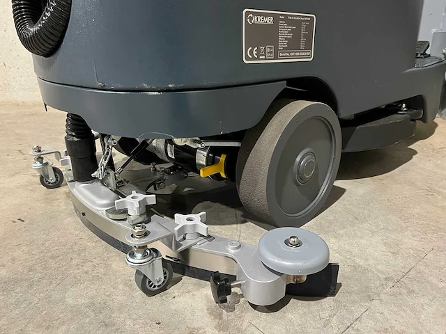Kremer kr-fr70 zelfrijdende vloerschrobmachine - afbeelding 19 van  33
