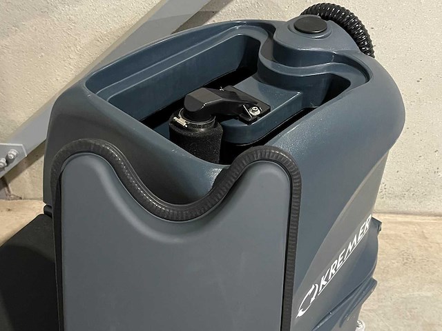 Kremer kr-fr90 zelfrijdende vloerschrobmachine - afbeelding 5 van  33