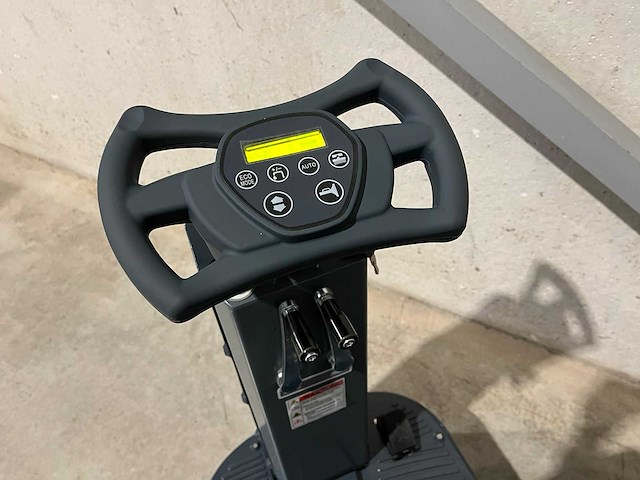 Kremer kr-fr90 zelfrijdende vloerschrobmachine - afbeelding 9 van  33