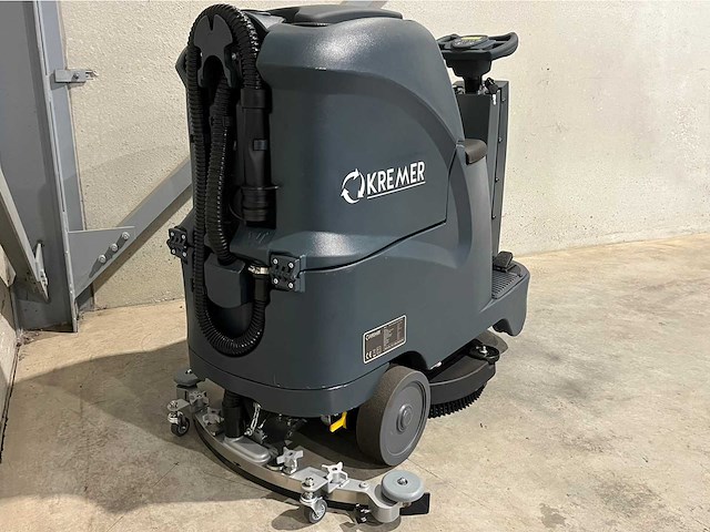 Kremer kr-fr90 zelfrijdende vloerschrobmachine - afbeelding 22 van  33
