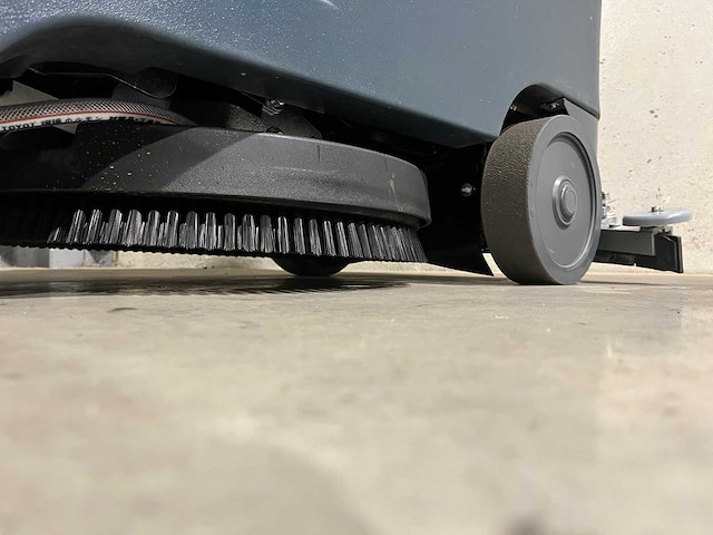 Kremer kr-fr90 zelfrijdende vloerschrobmachine - afbeelding 15 van  33