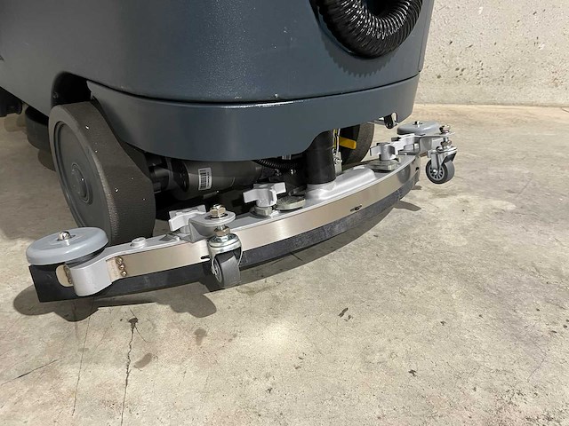 Kremer kr-fr90 zelfrijdende vloerschrobmachine - afbeelding 29 van  33