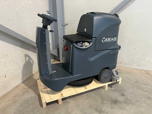 Kremer kr-fr90 zelfrijdende vloerschrobmachine - afbeelding 30 van  33
