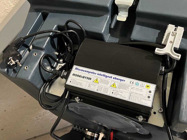 Kremer kr-fr90 zelfrijdende vloerschrobmachine - afbeelding 4 van  29