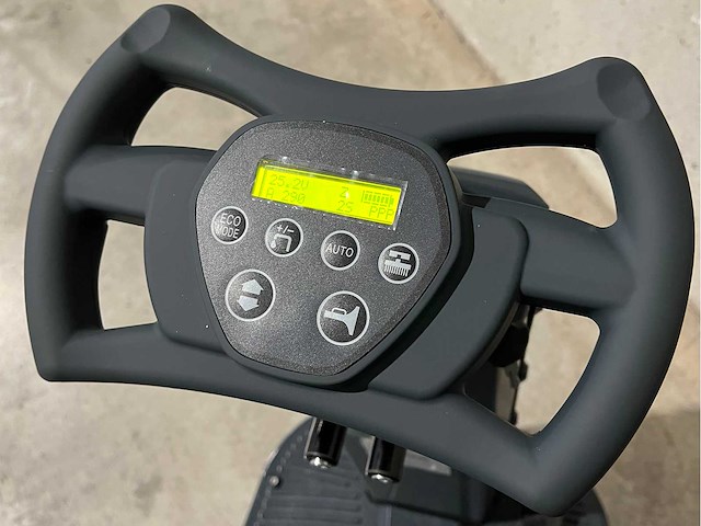 Kremer kr-fr90 zelfrijdende vloerschrobmachine - afbeelding 9 van  29