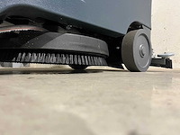 Kremer kr-fr90 zelfrijdende vloerschrobmachine - afbeelding 11 van  27