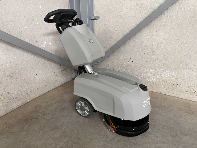 Kremer krm30 vloerschrobmachine - afbeelding 9 van  18