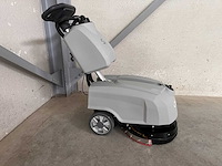 Kremer krm30 vloerschrobmachine - afbeelding 14 van  18