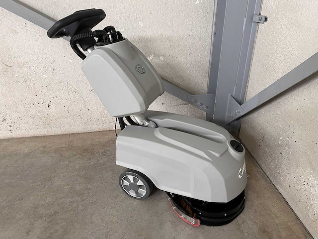 Kremer krm30 vloerschrobmachine - afbeelding 15 van  18