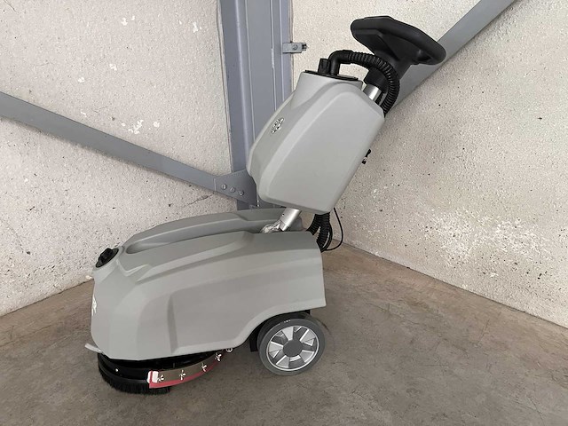 Kremer krm30 vloerschrobmachine - afbeelding 8 van  18