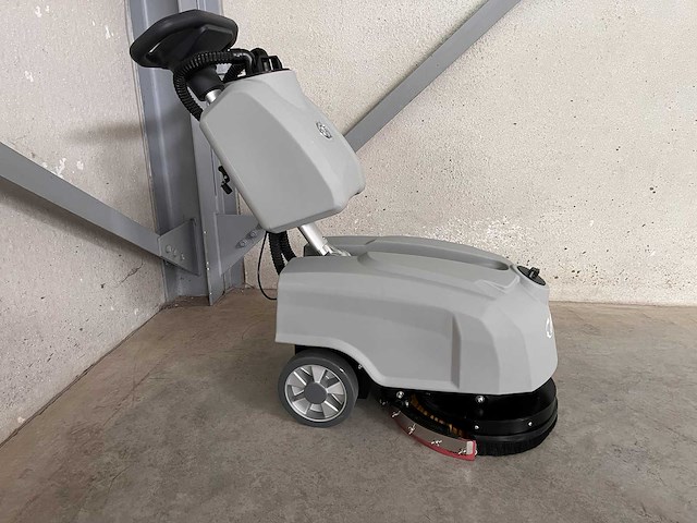 Kremer krm30 vloerschrobmachine - afbeelding 9 van  18