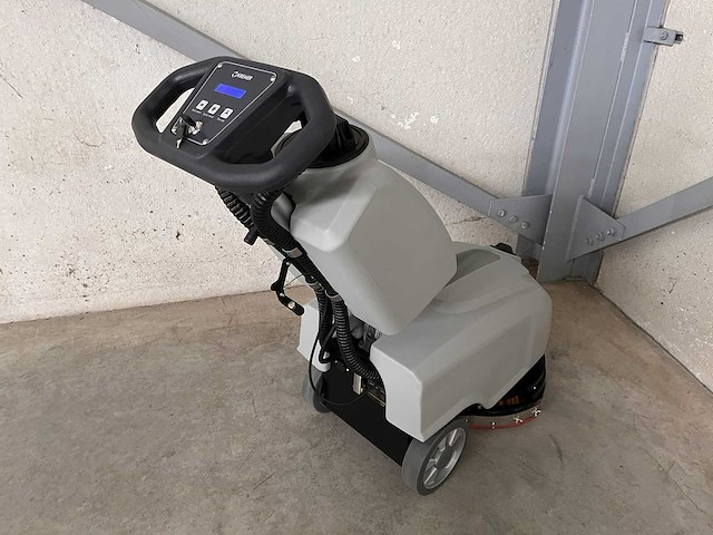 Kremer krm30 vloerschrobmachine - afbeelding 10 van  18