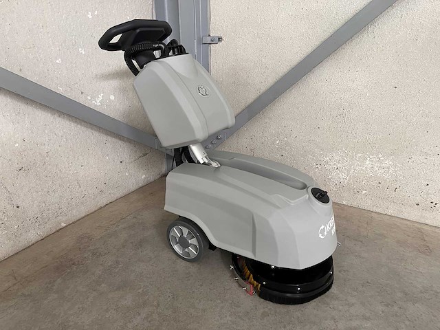 Kremer krm30 vloerschrobmachine - afbeelding 1 van  16