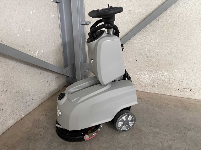 Kremer krm30 vloerschrobmachine - afbeelding 7 van  11