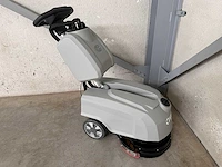 Kremer krm30 vloerschrobmachine - afbeelding 14 van  18