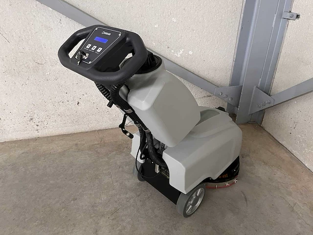 Kremer krm30 vloerschrobmachine - afbeelding 15 van  18