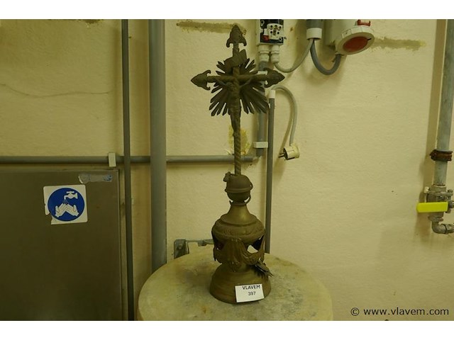Kruisbeeld in oud koper - afbeelding 1 van  1