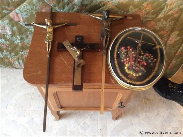 Kruisbeelden - afbeelding 1 van  2