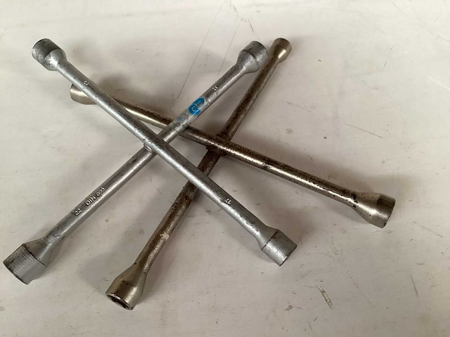 Kruissleutel (2x) - afbeelding 1 van  3