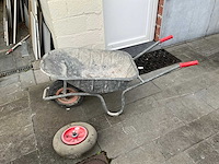 Kruiwagen (2x)+ tuingereedschap