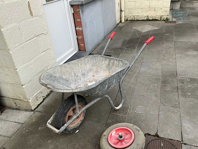 Kruiwagen (2x)+ tuingereedschap - afbeelding 2 van  7